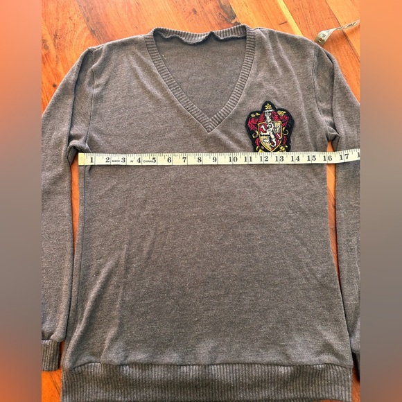 Harry Potter Gryffindor Gray Sweater Costume - Picture 3 of 5